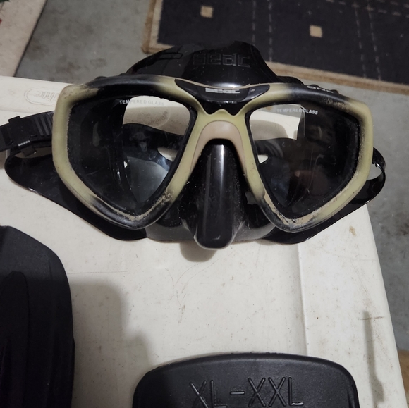 Seac snorkeling set, mask, snorkel, professional diving flippers - Picture 1 of 3
